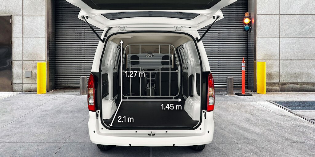Chevrolet Tornado Van 2023 con espacio de carga con 2.1 m de profundidad, 1.27 m de altura y 1.45 m de ancho