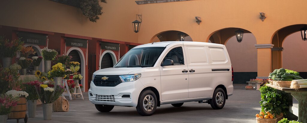 Chevrolet Tornado Van 2023, con capacidad de carga de 650 kg, 3,050 litros cúbicos de espacio y versatilidad para adaptarse a todo tipo de trabajo